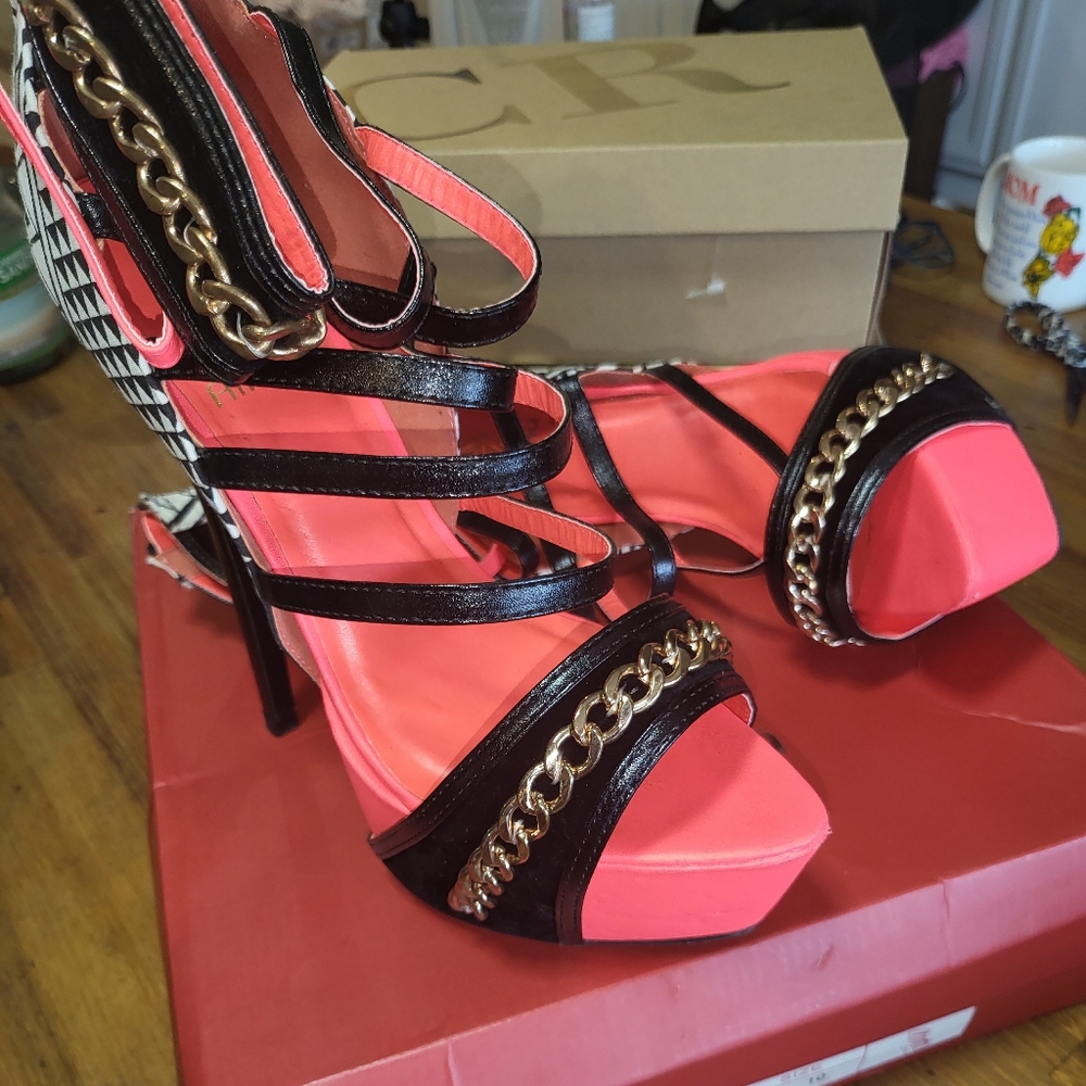 Heels - Picture 10 of 11